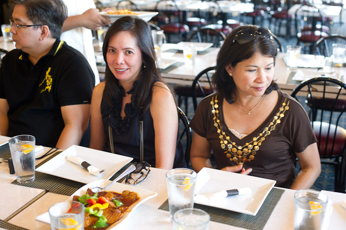 1/100 sec at f / 4.0